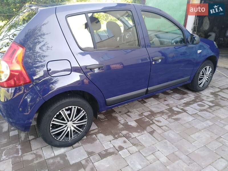 Хетчбек Dacia Sandero 2009 в Жидачові