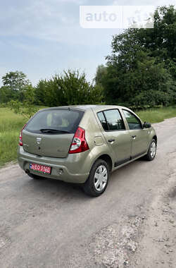 Хэтчбек Dacia Sandero 2009 в Чернигове