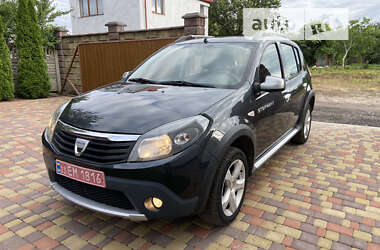 Хетчбек Dacia Sandero 2010 в Луцьку