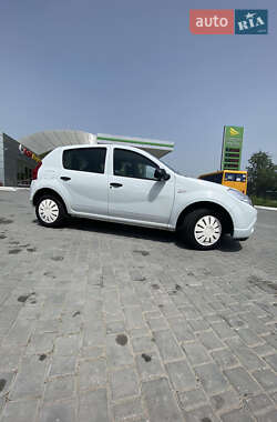 Хэтчбек Dacia Sandero 2009 в Днепре