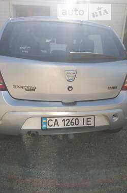 Хэтчбек Dacia Sandero 2009 в Киеве