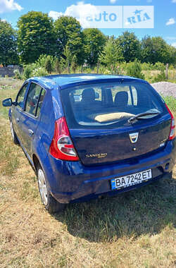 Хэтчбек Dacia Sandero 2009 в Кропивницком