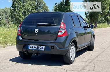 Хетчбек Dacia Sandero 2010 в Дніпрі