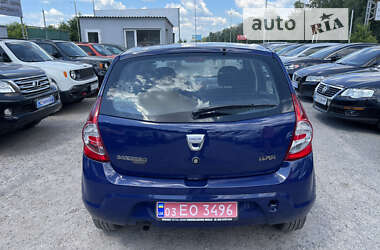 Хетчбек Dacia Sandero 2009 в Полтаві