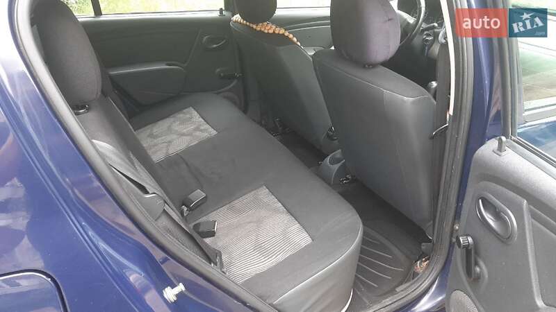 Хетчбек Dacia Sandero 2010 в Києві