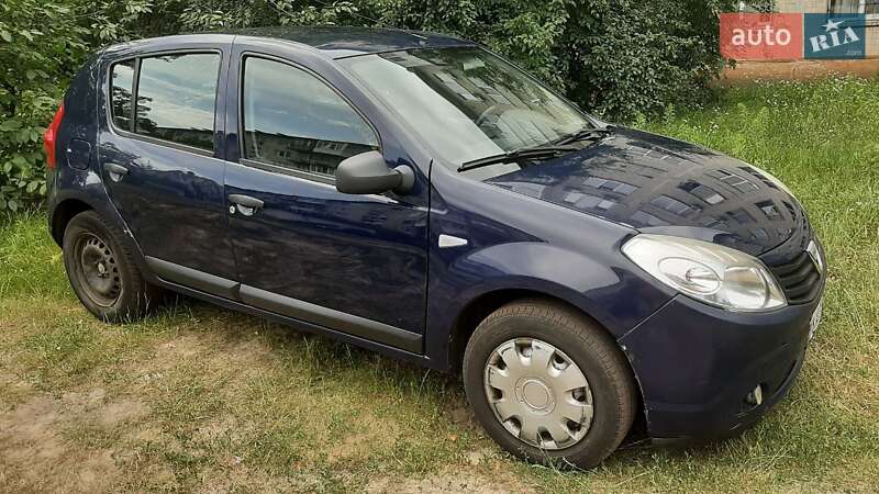 Хетчбек Dacia Sandero 2010 в Києві