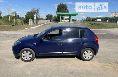 Хетчбек Dacia Sandero 2009 в Полтаві