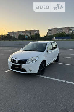 Хэтчбек Dacia Sandero 2008 в Полтаве