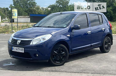 Хэтчбек Dacia Sandero 2009 в Жашкове