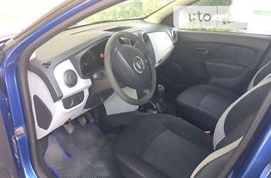 Хетчбек Dacia Sandero 2013 в 