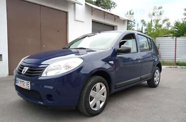 Хэтчбек Dacia Sandero 2009 в Ровно