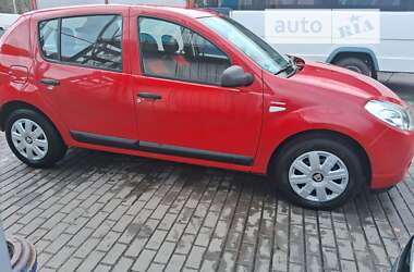 Хэтчбек Dacia Sandero 2009 в 