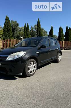 Хетчбек Dacia Sandero 2010 в Дніпрі