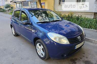 Хэтчбек Dacia Sandero 2009 в Харькове