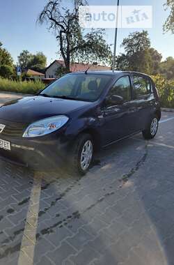 Хэтчбек Dacia Sandero 2009 в Збараже