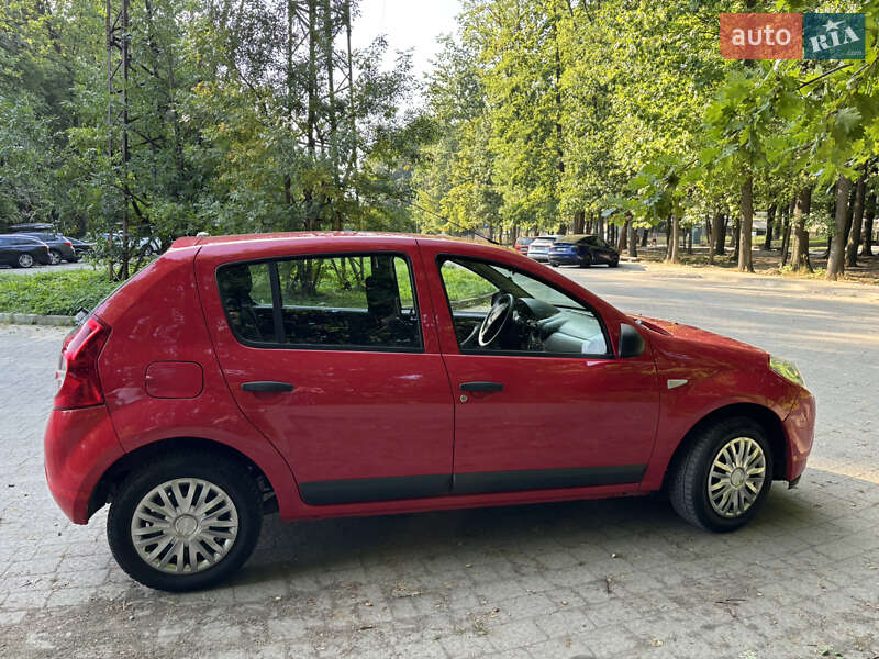 Хетчбек Dacia Sandero 2009 в Львові