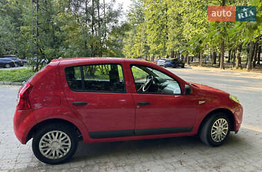 Хэтчбек Dacia Sandero 2009 в Львове