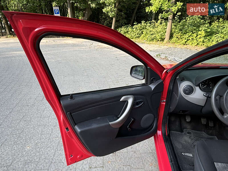 Хетчбек Dacia Sandero 2009 в Львові