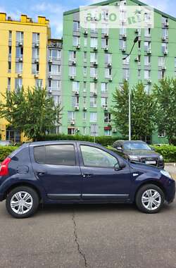 Хетчбек Dacia Sandero 2011 в Києві