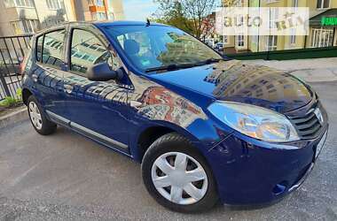 Хэтчбек Dacia Sandero 2010 в Тернополе