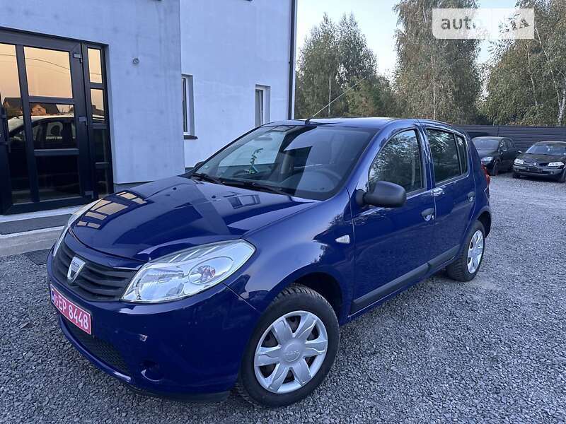 Хэтчбек Dacia Sandero 2008 в Маневичах