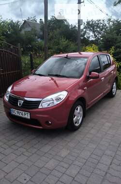 Хэтчбек Dacia Sandero 2009 в Львове