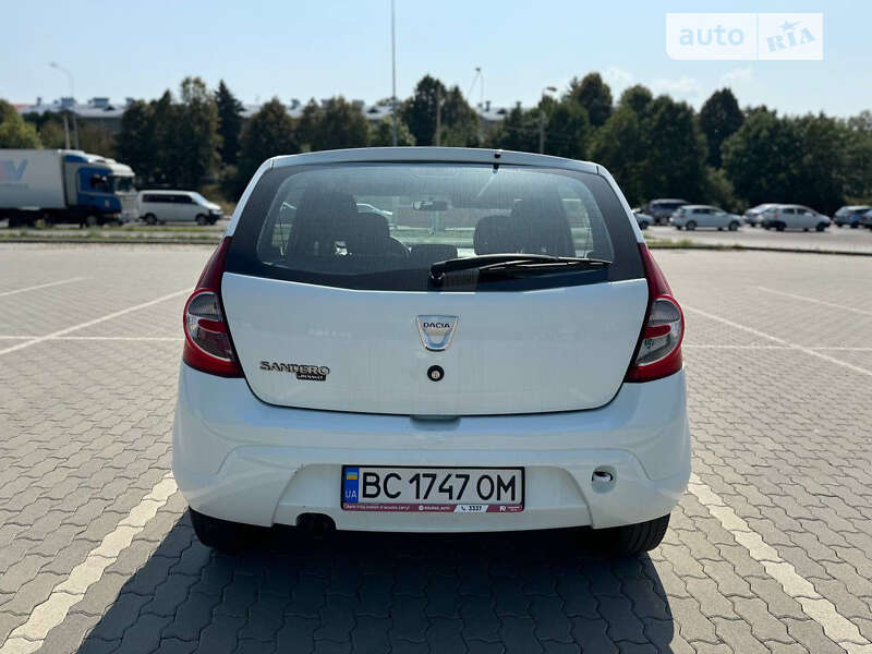 Хетчбек Dacia Sandero 2010 в Львові