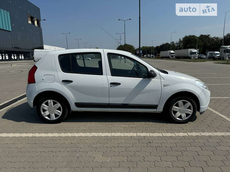 Хетчбек Dacia Sandero 2010 в Львові