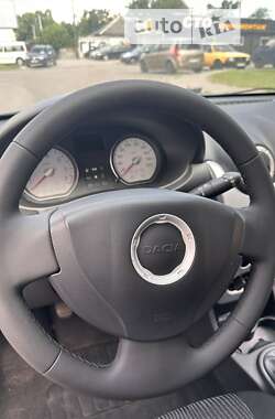 Хэтчбек Dacia Sandero 2009 в 