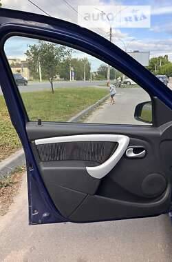 Хэтчбек Dacia Sandero 2009 в 