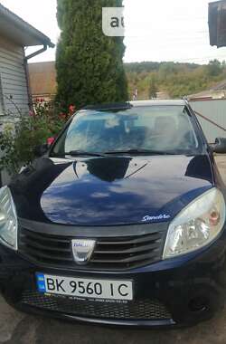 Хэтчбек Dacia Sandero 2010 в Ровно