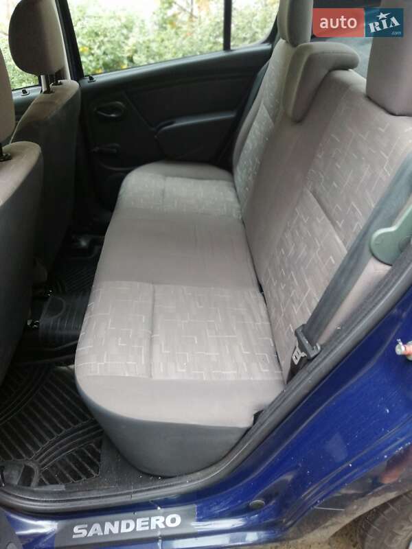 Хэтчбек Dacia Sandero 2010 в Ровно