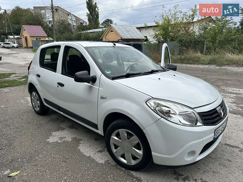 Хетчбек Dacia Sandero 2009 в Кам'янець-Подільському