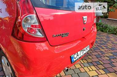 Хетчбек Dacia Sandero 2009 в Умані