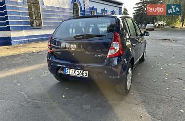 Хэтчбек Dacia Sandero 2009 в Лебедине