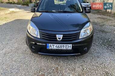 Хетчбек Dacia Sandero 2010 в Тисмениці