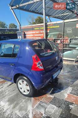 Хэтчбек Dacia Sandero 2008 в 