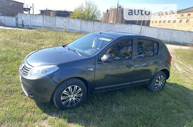 Хэтчбек Dacia Sandero 2009 в Шепетовке