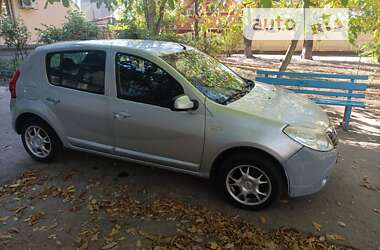 Хетчбек Dacia Sandero 2010 в Києві