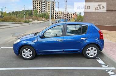 Хетчбек Dacia Sandero 2009 в Чернігові