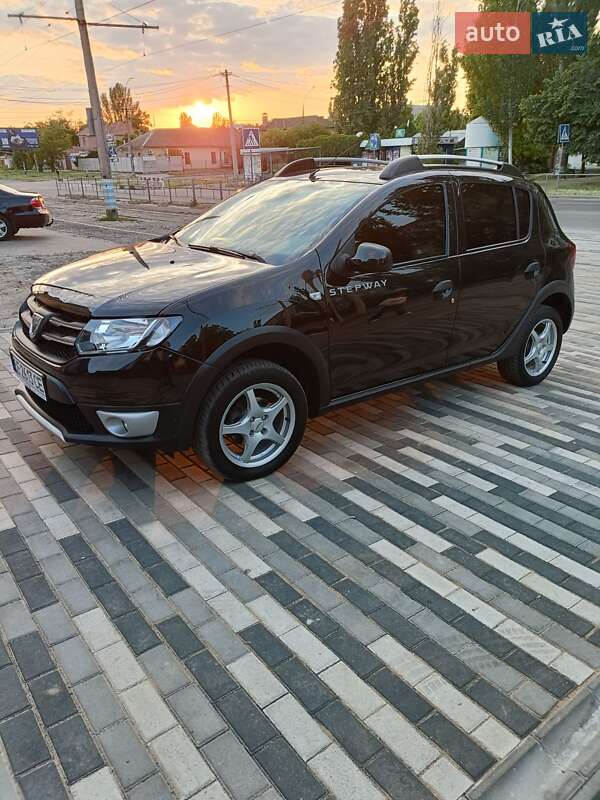 Внедорожник / Кроссовер Dacia Sandero 2013 в Николаеве