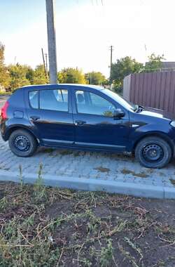 Хетчбек Dacia Sandero 2010 в Дніпрі