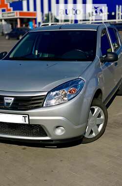 Хэтчбек Dacia Sandero 2010 в Умани