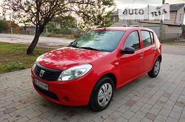 Хэтчбек Dacia Sandero 2009 в Сарнах