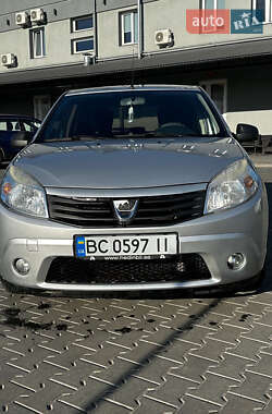 Хетчбек Dacia Sandero 2009 в Чернівцях