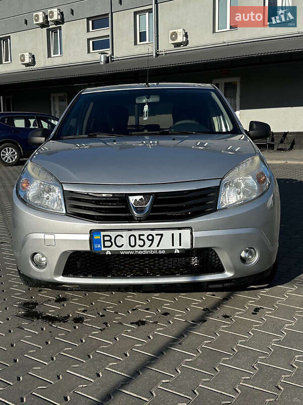 Хэтчбек Dacia Sandero 2009 в Черновцах