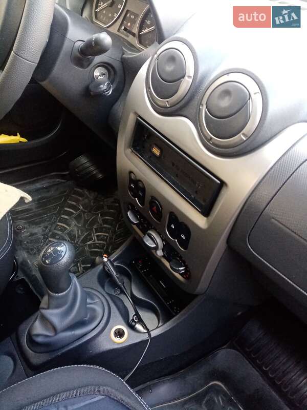 Хетчбек Dacia Sandero 2010 в Сумах