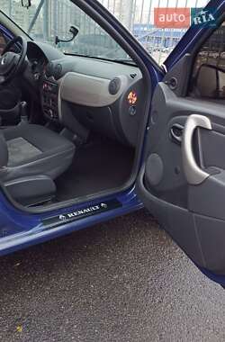 Хэтчбек Dacia Sandero 2009 в 