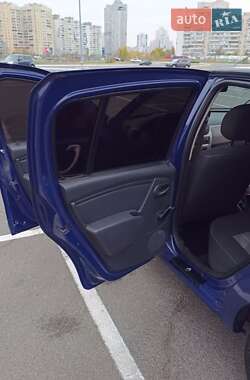 Хэтчбек Dacia Sandero 2009 в 