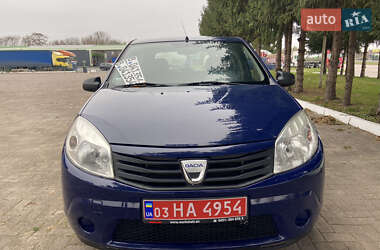 Хэтчбек Dacia Sandero 2008 в 
